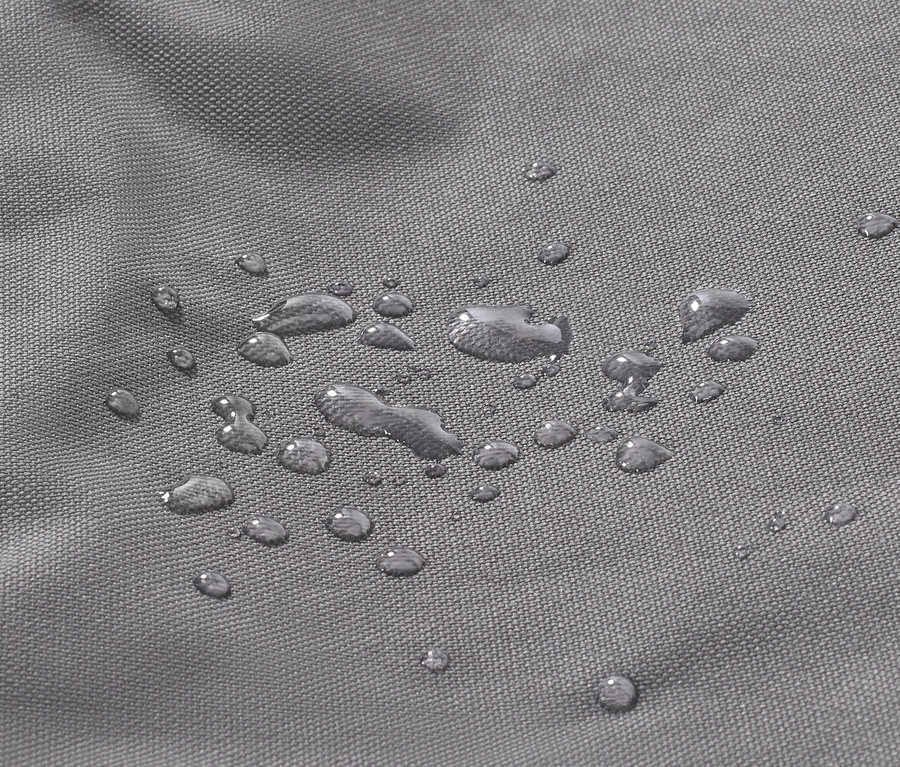 Detailaufnahme einer Premium-Abdeckhaube für Strandkorb XL mit Wassertropfen auf der Oberfläche.