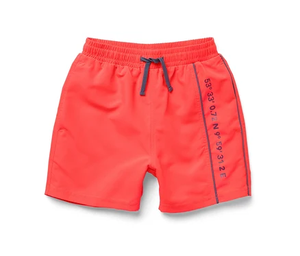 Rote Kinder-Boardshorts mit Gummibund und Kordelzug.
