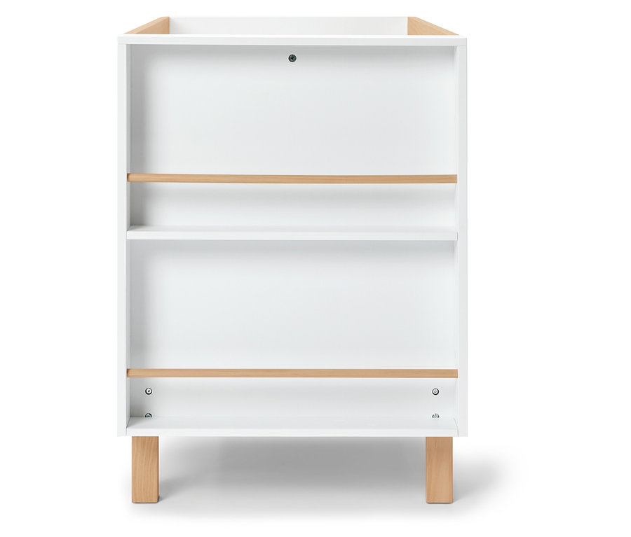 Weißes Regal mit Holzdetails.