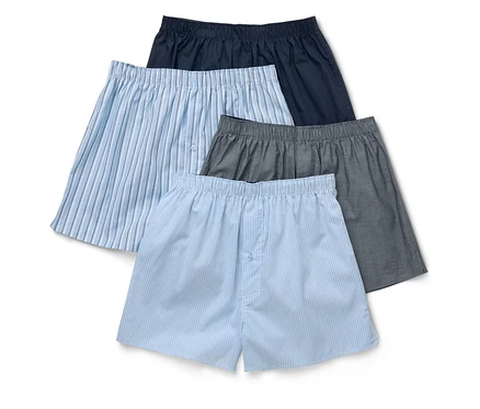 Draufsicht von vier Herrenboxershorts in Marineblau, Grau und hellblau gestreift.