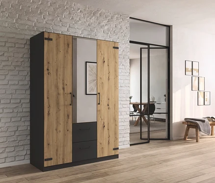 rauch Drehtürenschrank »Butte« mit 3 Türen steht neben einem rauch Set »Butte« mit einem Bett 140 x 200 cm und Nachttisch.