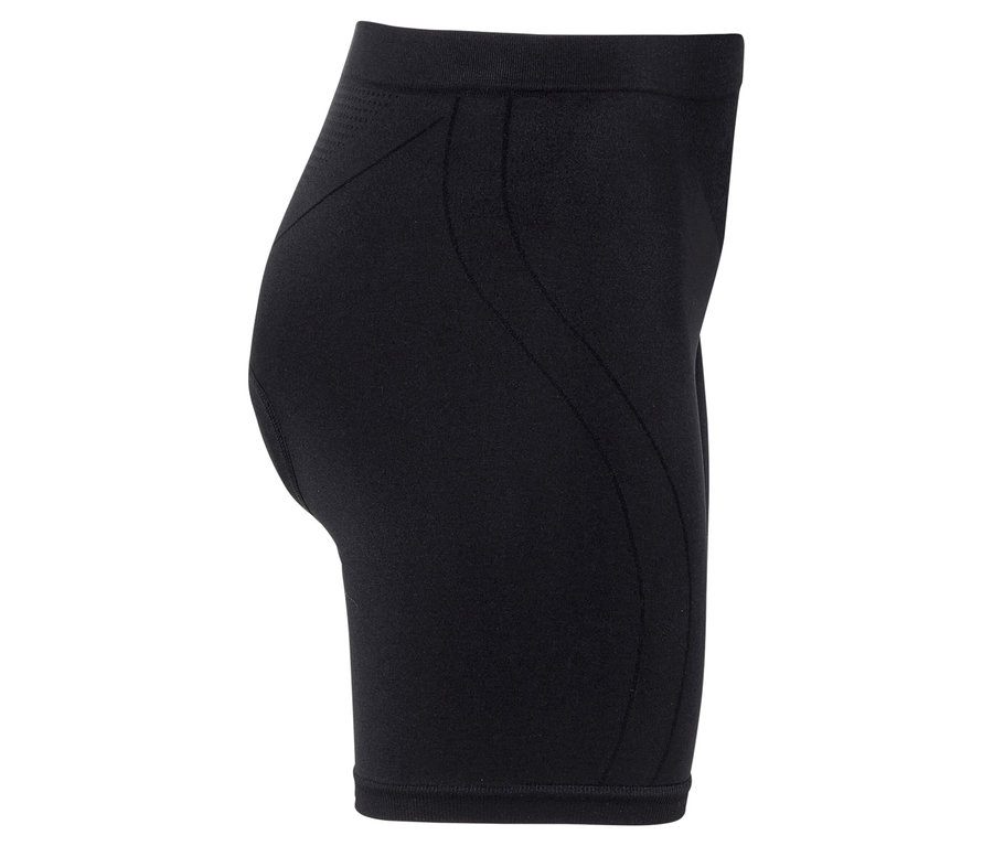 Schwarze, kurze, eng anliegende Hose auf weißem Hintergrund.