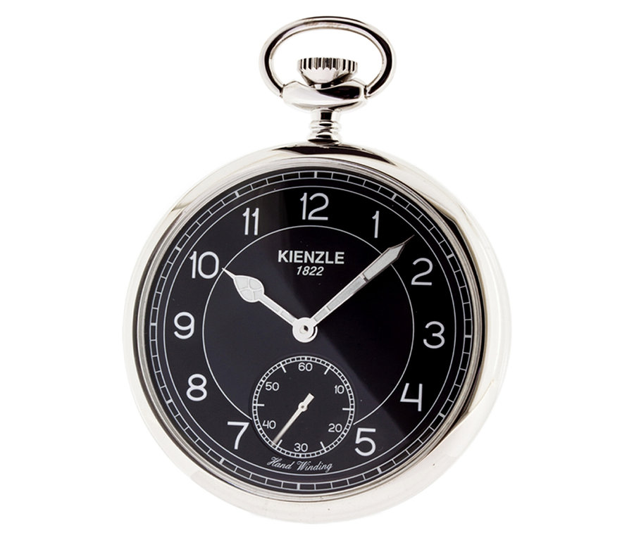 Nahaufnahme der silbernen Kienzle Taschenuhr »Noir« mit schwarzem Zifferblatt und weißen Ziffern.