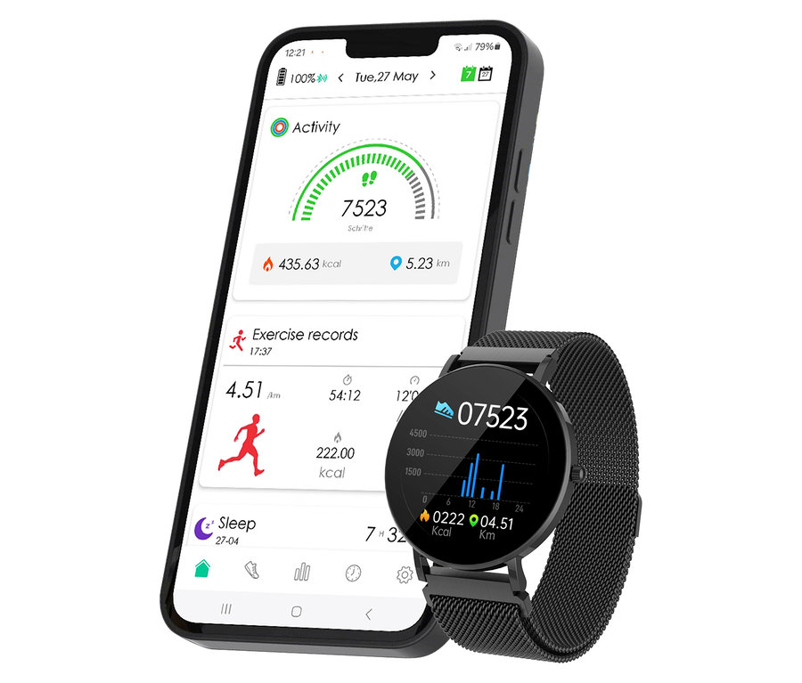 Schwarze Smartwatch mit Aktivitätsdaten neben einem Smartphone, das Aktivitäts- und Schlafdaten anzeigt.