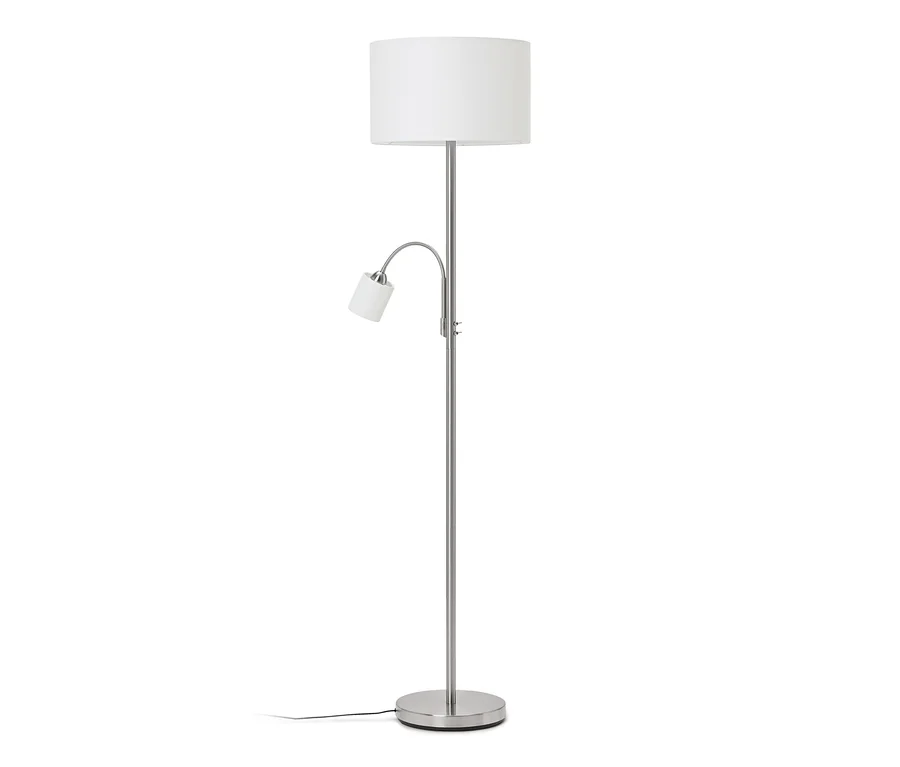 Eine silberfarbene Stehlampe mit einem großen weißen zylindrischen Schirm und einer kleineren, verstellbaren Leselampe mit weißem Schirm, auf einem runden Fuß.