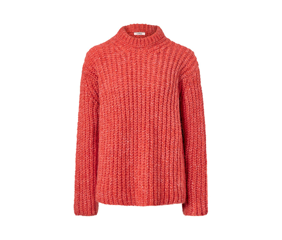 Orangefarbener Grobstrickpullover.