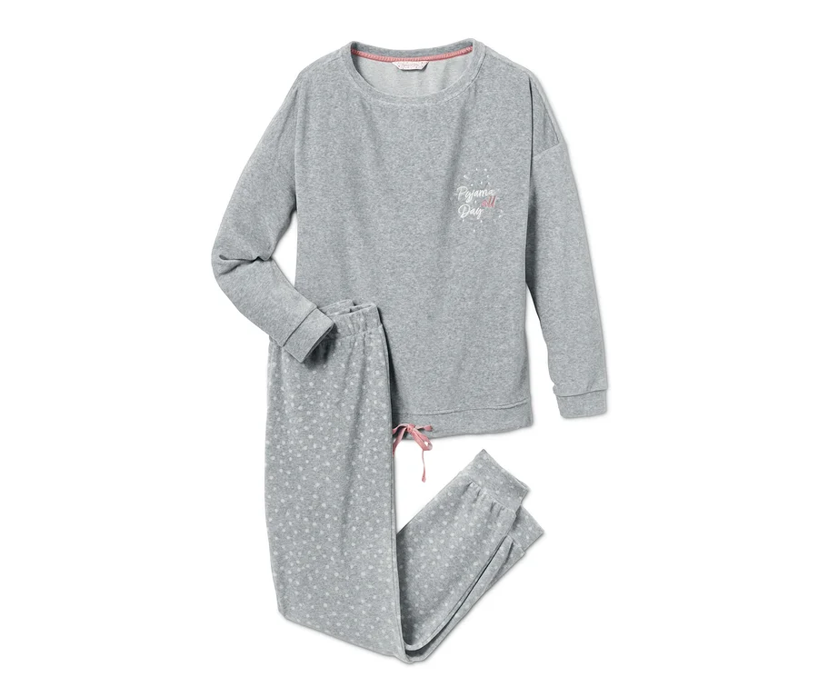 Grauer Nicki-Pyjama mit langen Ärmeln und gepunkteter Hose.