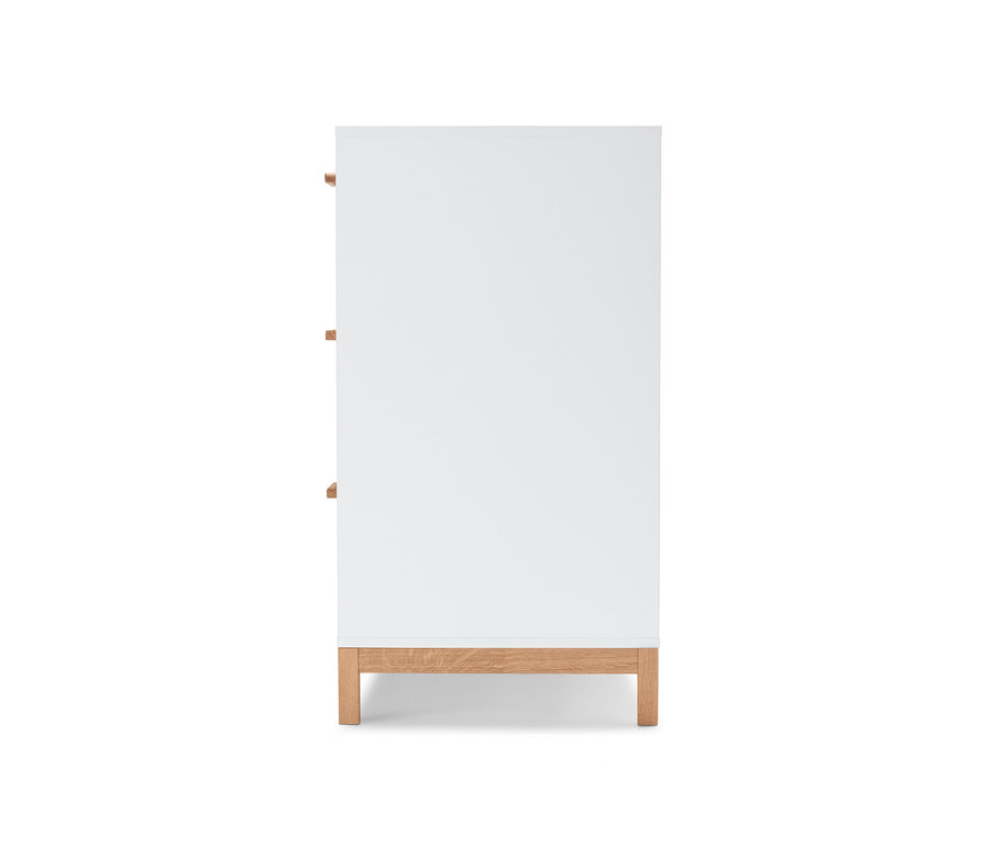 Weisse 2-in-1 Kommode und Kleiderschrank mit Holzsockel.