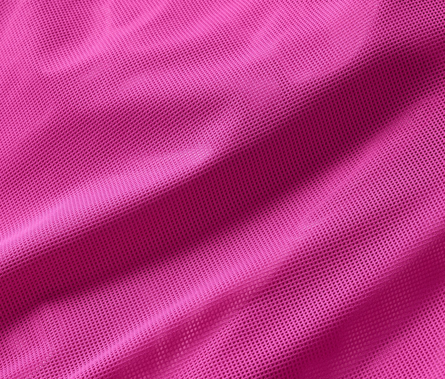 Nahaufnahme einer pinken Windprotection-Laufjacke.