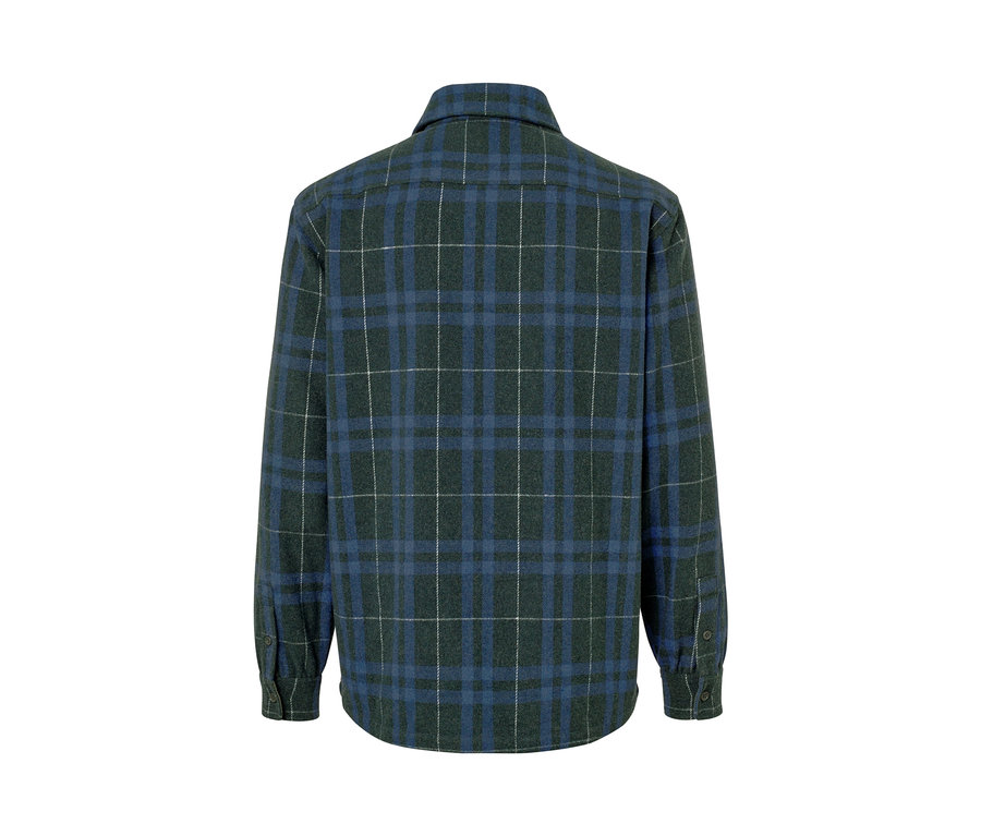 Detail der Rückseite einer Flanell-Hemdjacke mit blau-grünem Karomuster.