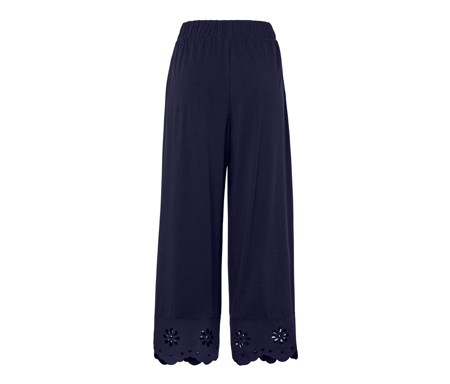 Dunkelblaue Culotte mit Stickerei am Saum.