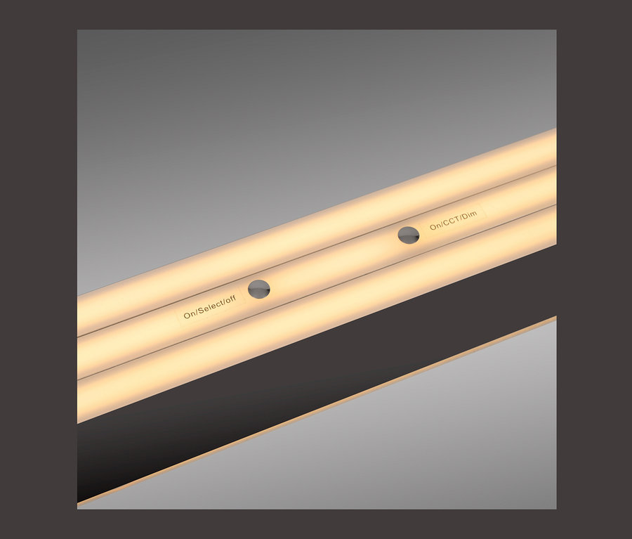 Detailaufnahme der schwarzen Paul Neuhaus LED-Pendelleuchte »Adriana Round«.