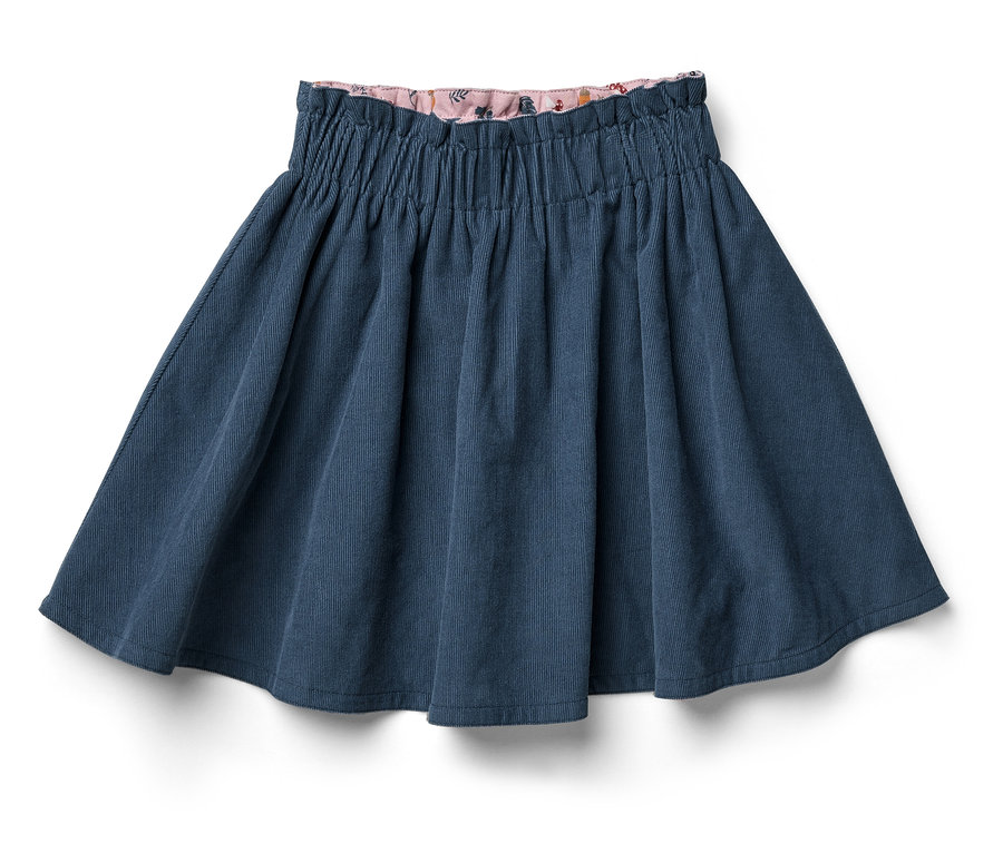 Ein blauer Cordrock mit einem floralen Bund.