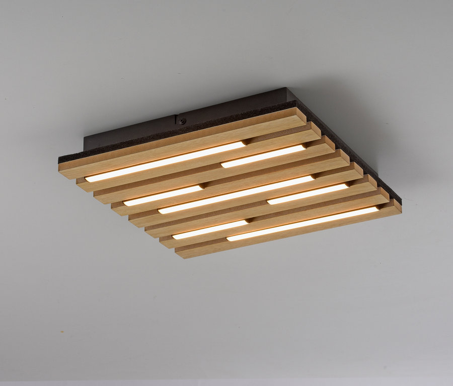 Quadratische Deckenleuchte mit Holzlamellen und Leuchtstoffröhren.