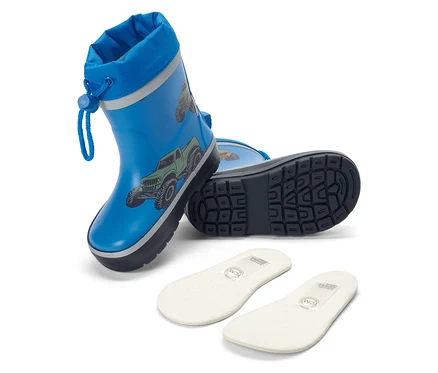 Blaue Kindergummistiefel mit Monstertruck-Motiv und Schuheinlagen.