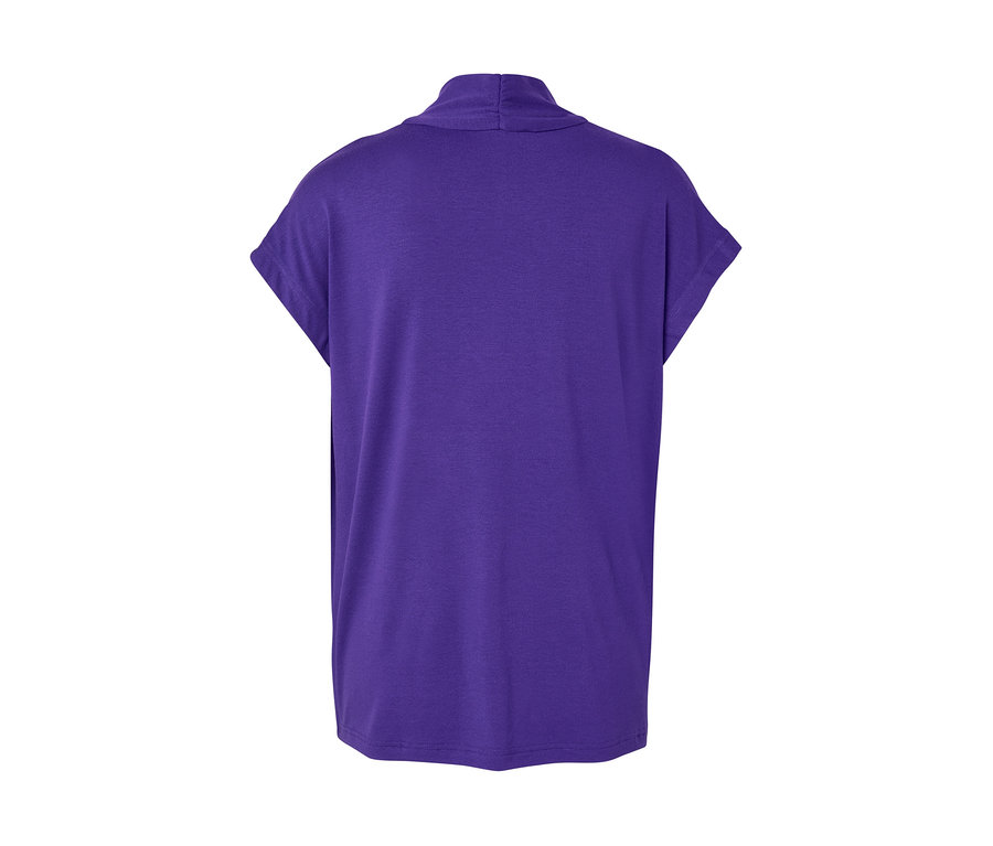 Lila Blusenshirt mit V-Ausschnitt.