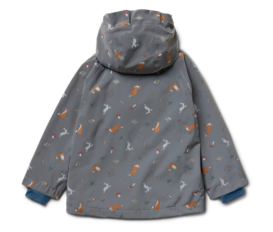 Graue Kinderjacke mit Kapuze, bedruckt mit Füchsen, Hasen, Pilzen und Bäumen.