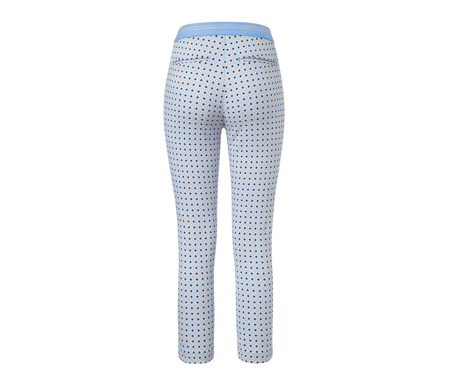 Detailansicht der Rückseite einer bedruckten 7/8-Stretchhose.
