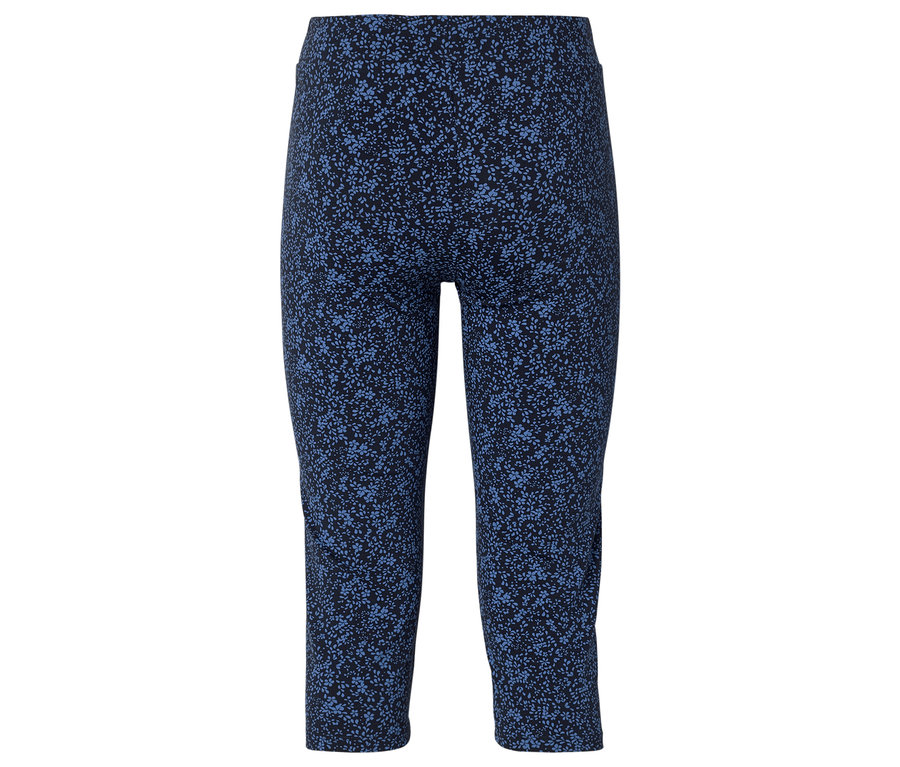 Nahaufnahme einer blauen Leggings mit Blumenmuster.