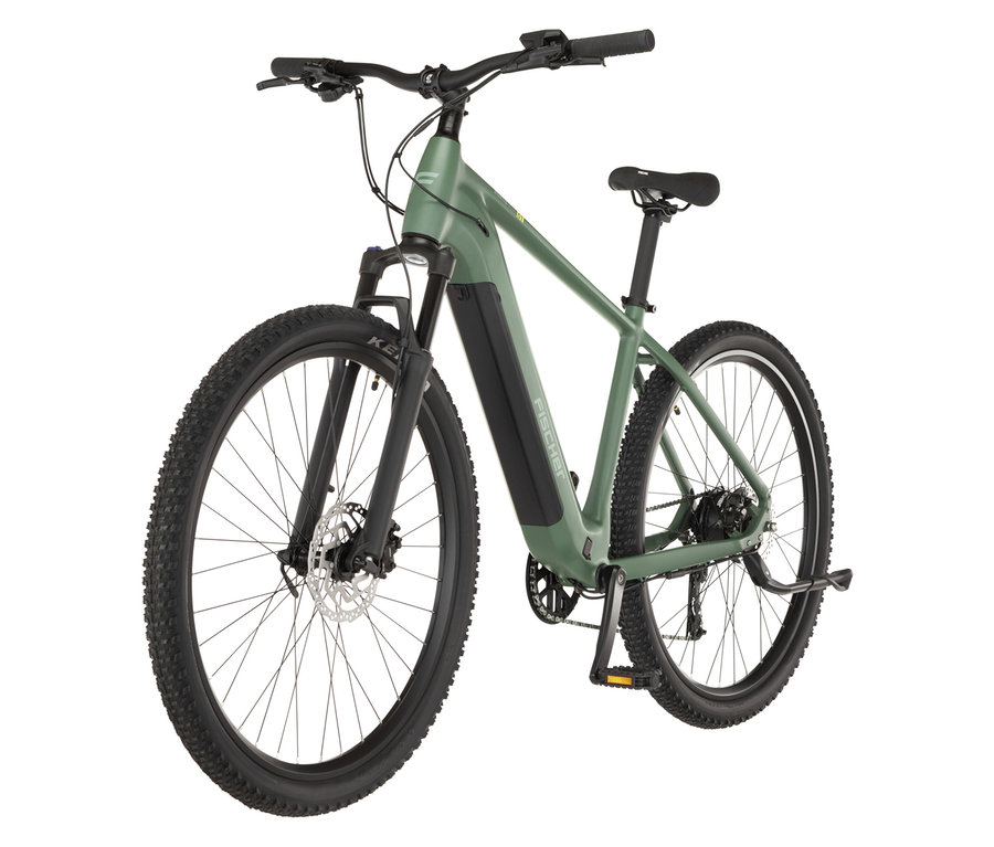 Frontansicht des grünen FISCHER MTB E-Bike MONTIS MOVE 01 474 D mit schwarzen Reifen und Sattel auf weißem Hintergrund.
