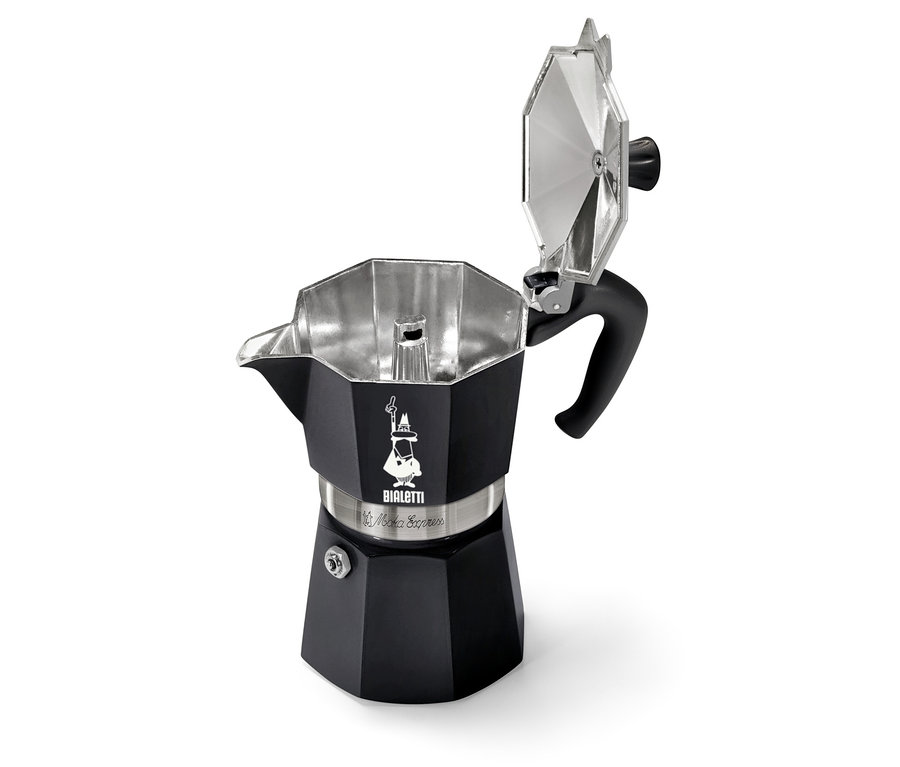 Offene schwarze Bialetti Espressokanne steht auf einem weißen Hintergrund.