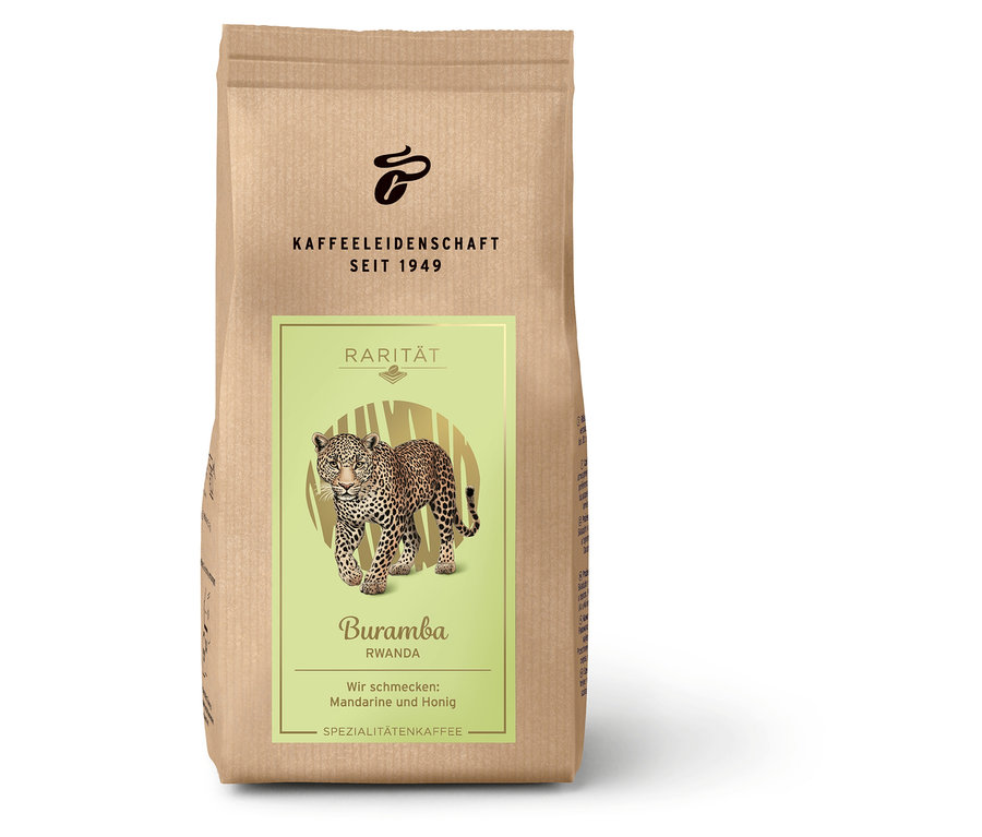 Eine braune Kaffeepackung "Rarität Buramba Rwanda" mit einem Leoparden auf einem grünen Etikett.