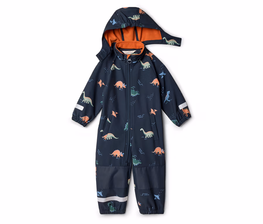 Marineblauer Overall mit Kapuze und Dinosaurier-Muster liegt auf dem Boden.