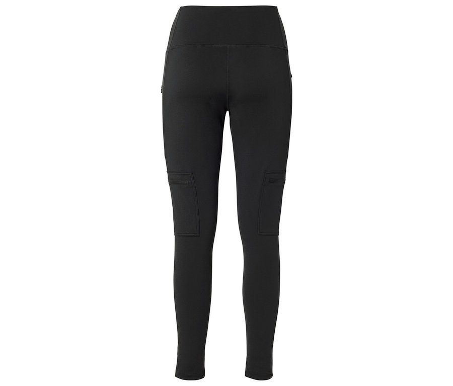 Schwarze, hochgeschnittene Leggings mit Cargotaschen an den Oberschenkeln und einer kleinen Reißverschlusstasche an der linken Hüfte, von hinten gesehen.