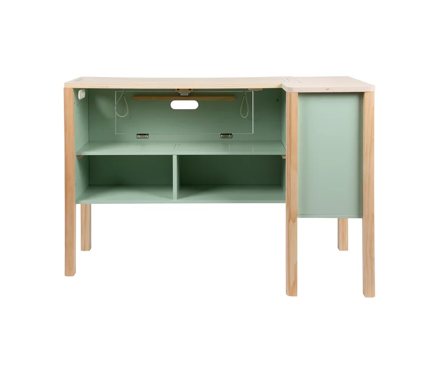 small foot Kaufladen und Kinderküche »fresh« aus hellem Holz mit hellgrünen Akzenten, L-förmig mit durchsichtiger Theke und Regalen.