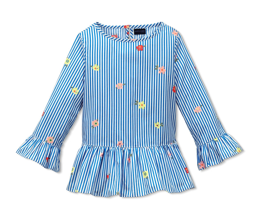 Eine blau gestreifte Bluse mit Blumen.