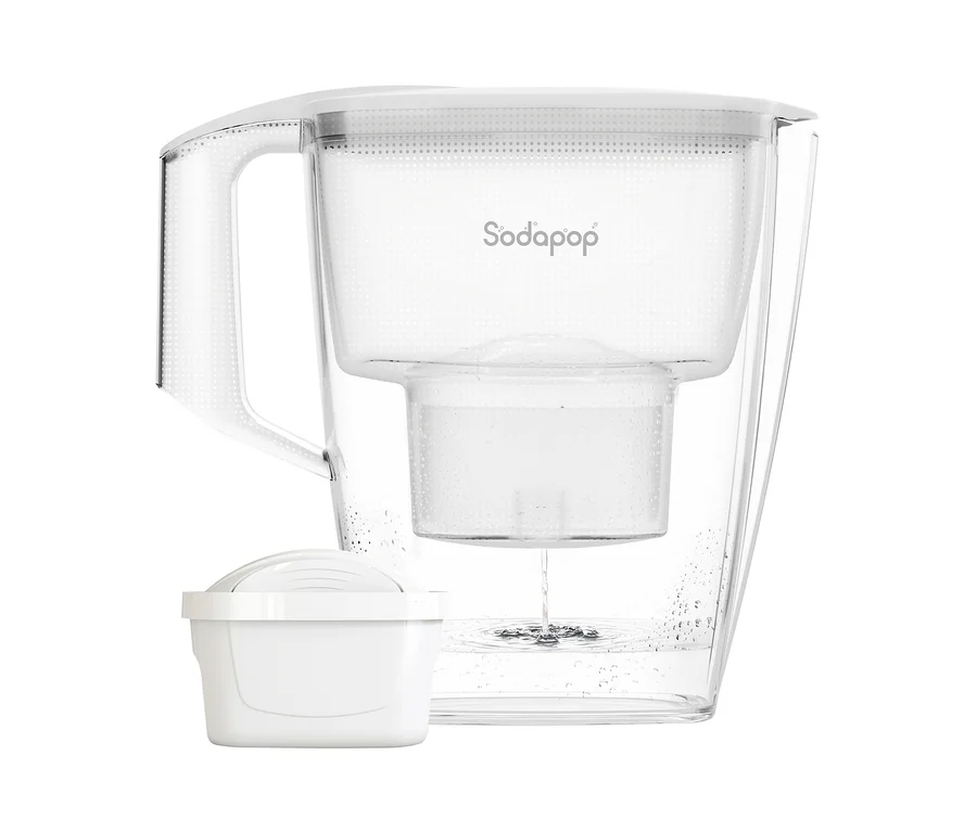 Ein Sodapop Wasserfilter »Selina« inklusive Kartusche beim Wasser filtern.