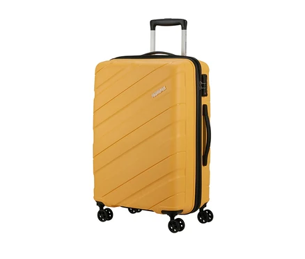 Ein mittelgroßer, gelber American Tourister »Jetdriver 3.0« Koffer in Banana Cream Farbe steht auf einem weißen Hintergrund.