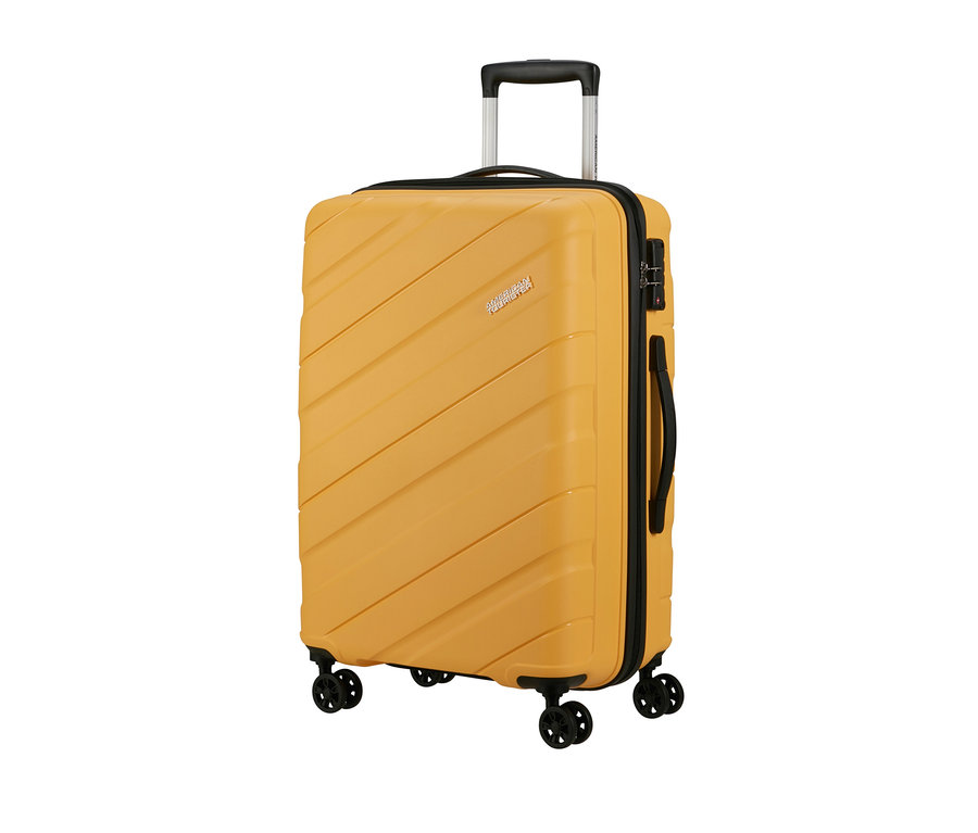 Ein mittelgroßer, gelber American Tourister »Jetdriver 3.0« Koffer in Banana Cream Farbe steht auf einem weißen Hintergrund.