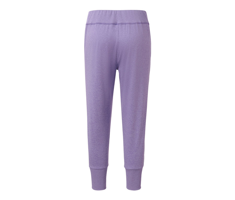 Lila 3/4-Sporthose.