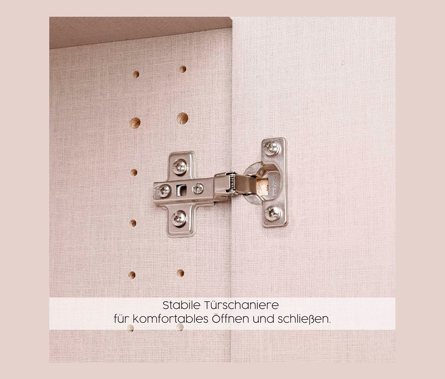 Detailansicht eines beigen rauch Kleiderschranks »Frieda« mit silbernem Scharnier.