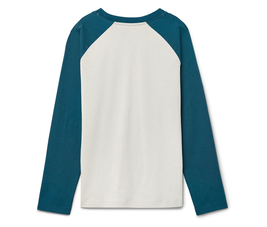 Ein langärmliges T-Shirt hat einen cremefarbenen Körper und dunkelblaue Ärmel.