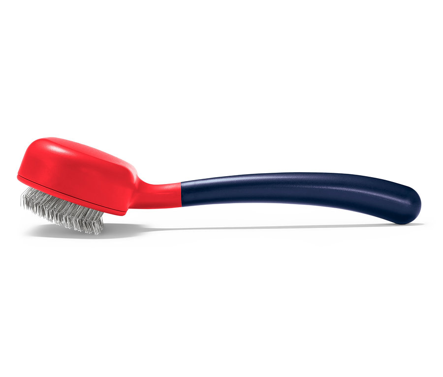 Eine rote Fellbürste mit blauem Griff und Metallborsten.