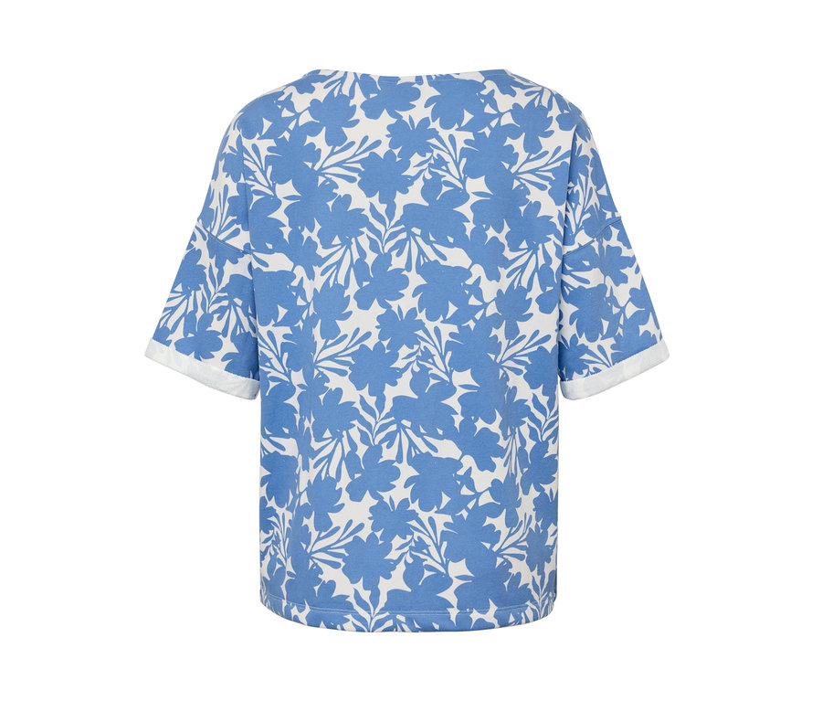 Hellblaues bedrucktes Sweatshirt.