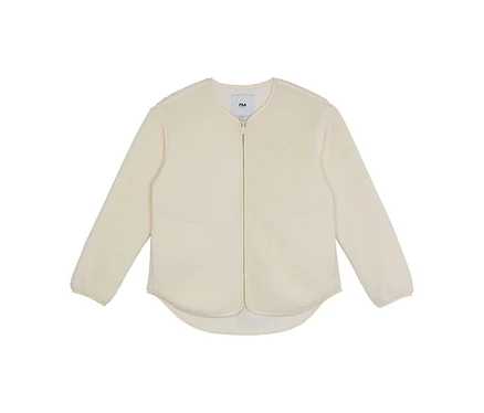 Cremefarbene FILA Damen-Teddyfleece-Jacke mit Reißverschluss und rundem Halsausschnitt.