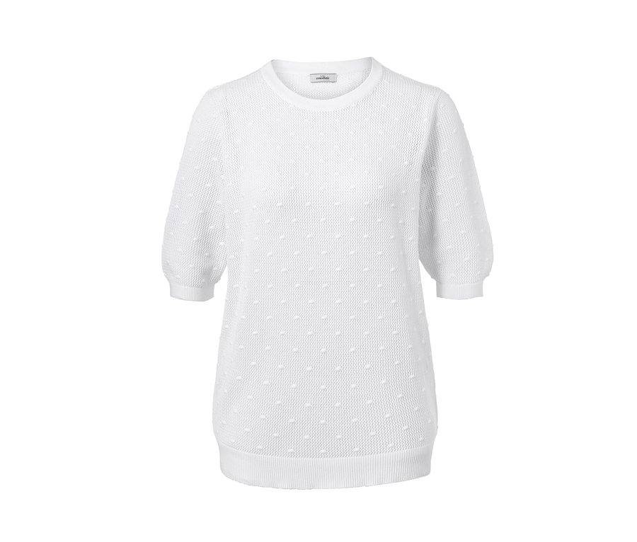 Weißer, sommerlicher Strickpullover mit kurzen Ärmeln.