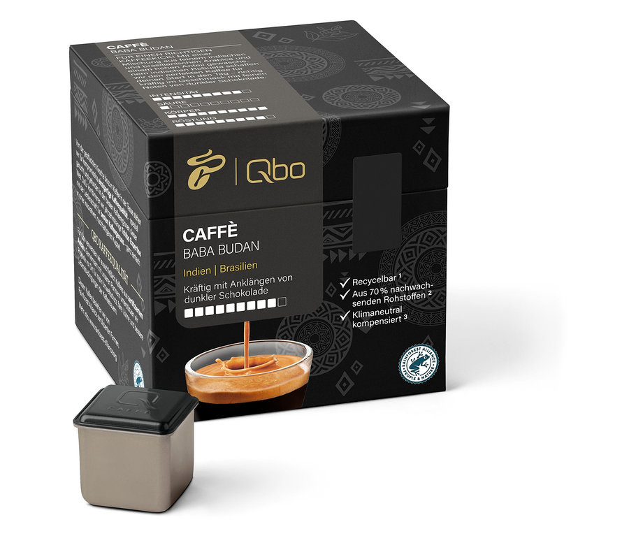 Eine Packung Qbo Caffè BABA BUDAN - 27 Kapseln und eine einzelne Kapsel.