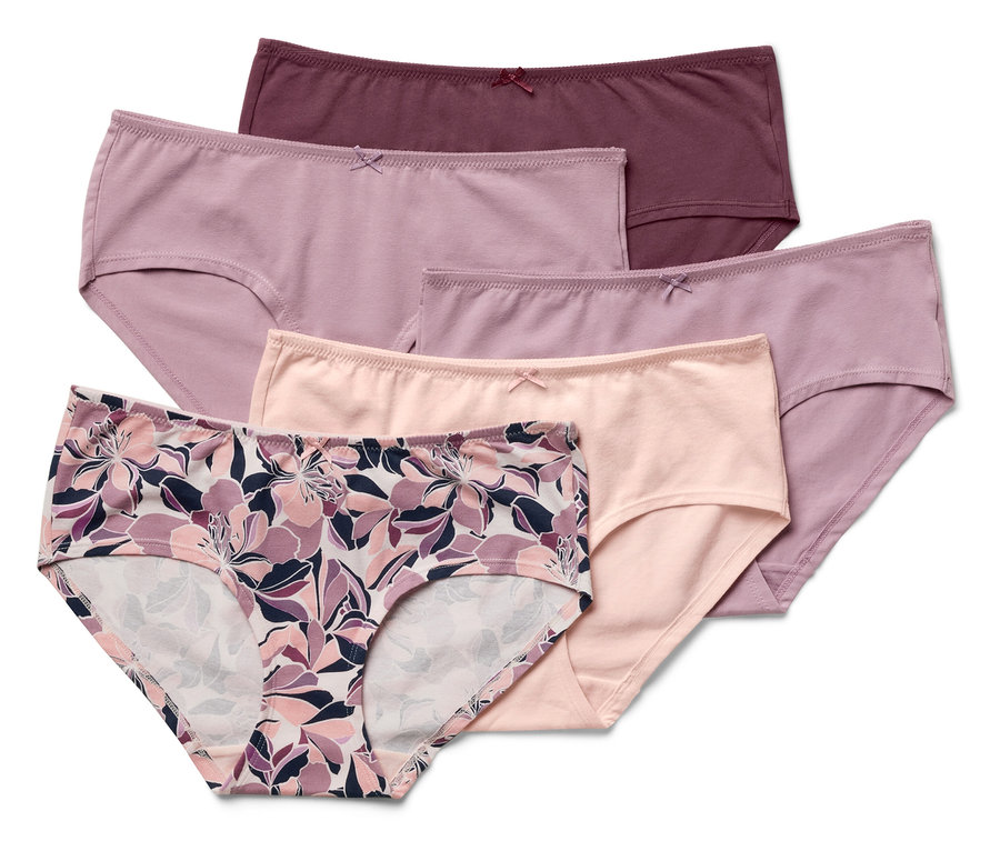 Sechs Slips in verschiedenen Farben und Mustern. Einer ist mit Blumenmuster, einer ist aprikosenfarben, drei sind lila und einer ist dunkelviolett.