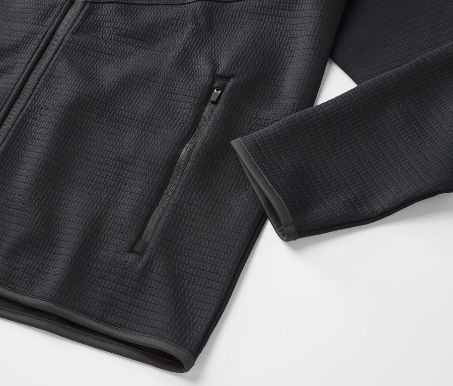 Detailaufnahme einer anthrazitfarbenen Funktionsjacke.