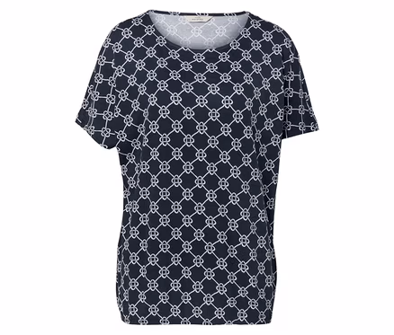 Ein marineblaues T-Shirt mit einem weißen, sich wiederholenden Blumenmuster.