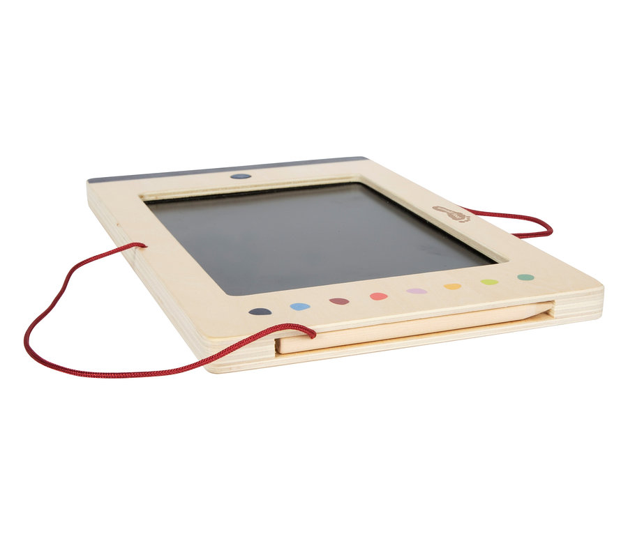Nahaufnahme einer Small Foot LCD Schreibtafel »Educate« mit roter Kordel und bunten Punkten auf hellem Holz.