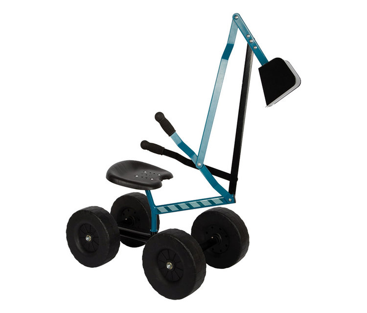 Blauer small foot Bagger mit Rädern, ausgestattet mit vier schwarzen Rädern, einem schwarzen Sitz und einem beweglichen Arm mit Schaufel. Schwarze Griffe dienen zur Bedienung.