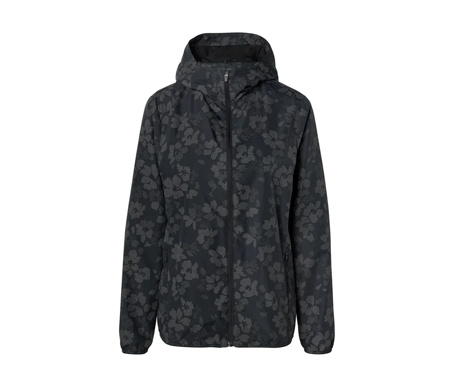 Eine schwarze, langärmlige Regenjacke mit Kapuze und Reißverschluss ist mit einem grauen Blumenmuster versehen.
