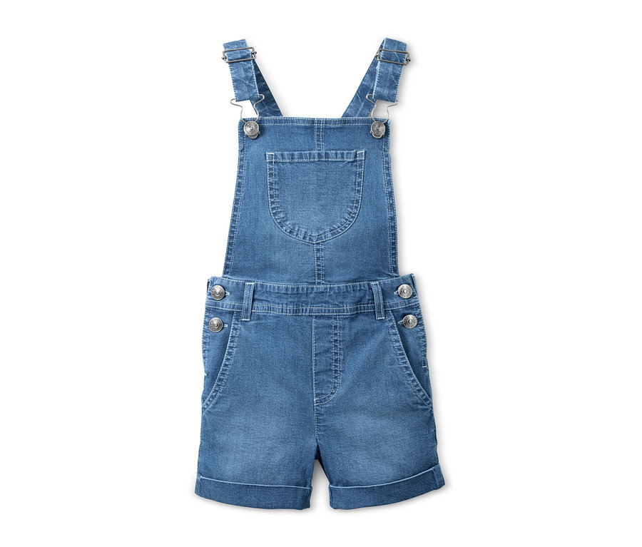 Jeans-Latzshorts auf weißem Hintergrund.