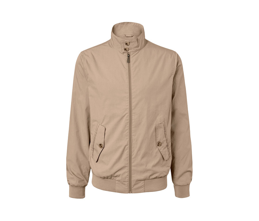Ein beiger Blouson mit Reißverschluss und Taschen.