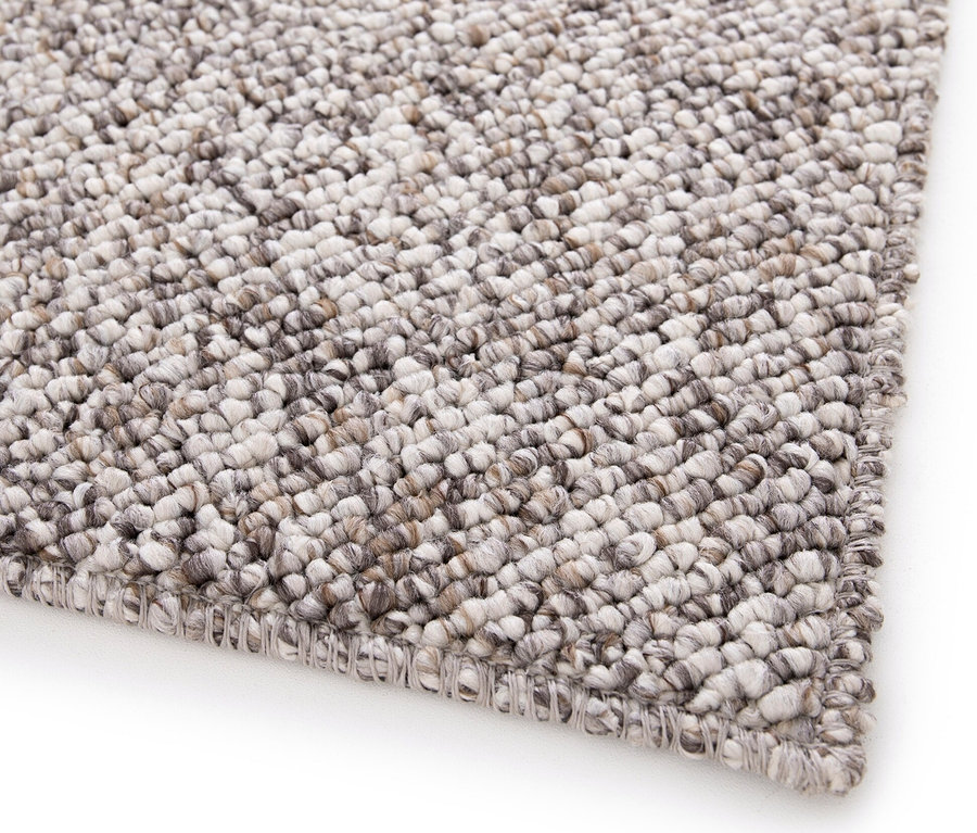 Detailansicht eines beigen Teppichs der Serie »Lino«.